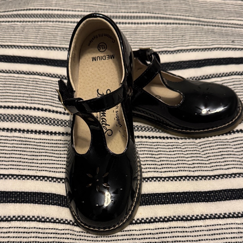 FootMates Girls Black Patent T-Strap Dress Shoes